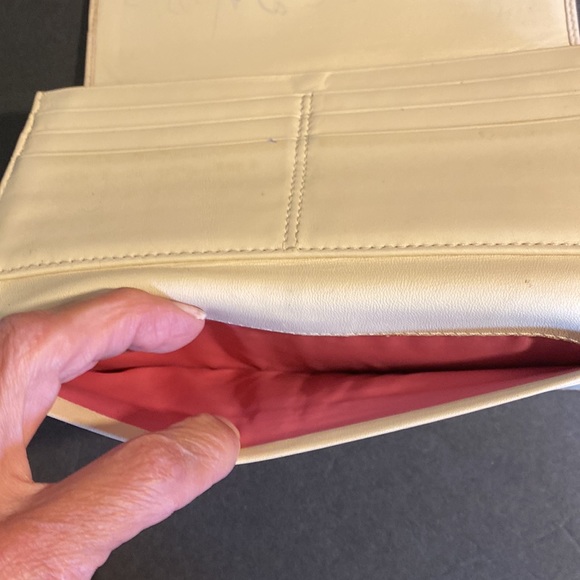 Coach beige, trifold wallet. - Picture 16 of 16